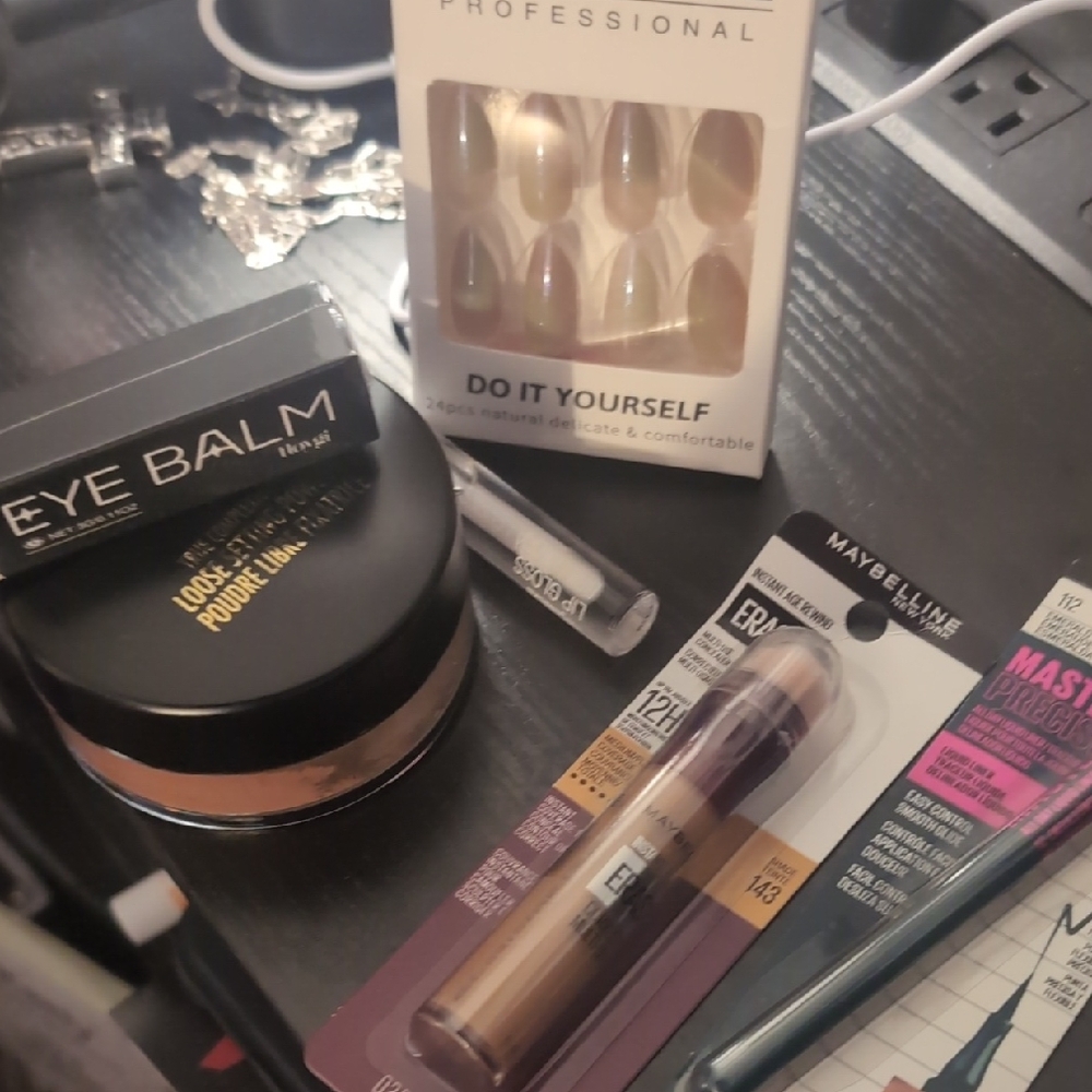 Maybelline Cream Press-On Nails Makeup Collection